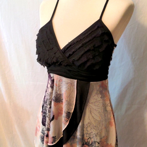 V Neck Floral Strap Date Night Tank - Picture 3 of 10